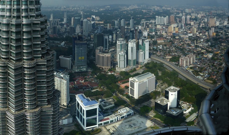 KL - Petronas Twin Towers - Blick von der Spitze des Ostturms